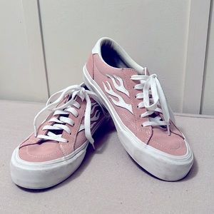 Straye Logan pink skateboarding shoes. Like new. Sz 10 Woman